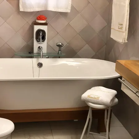 Residenza Vanvitelli Bed & Breakfast 3*
